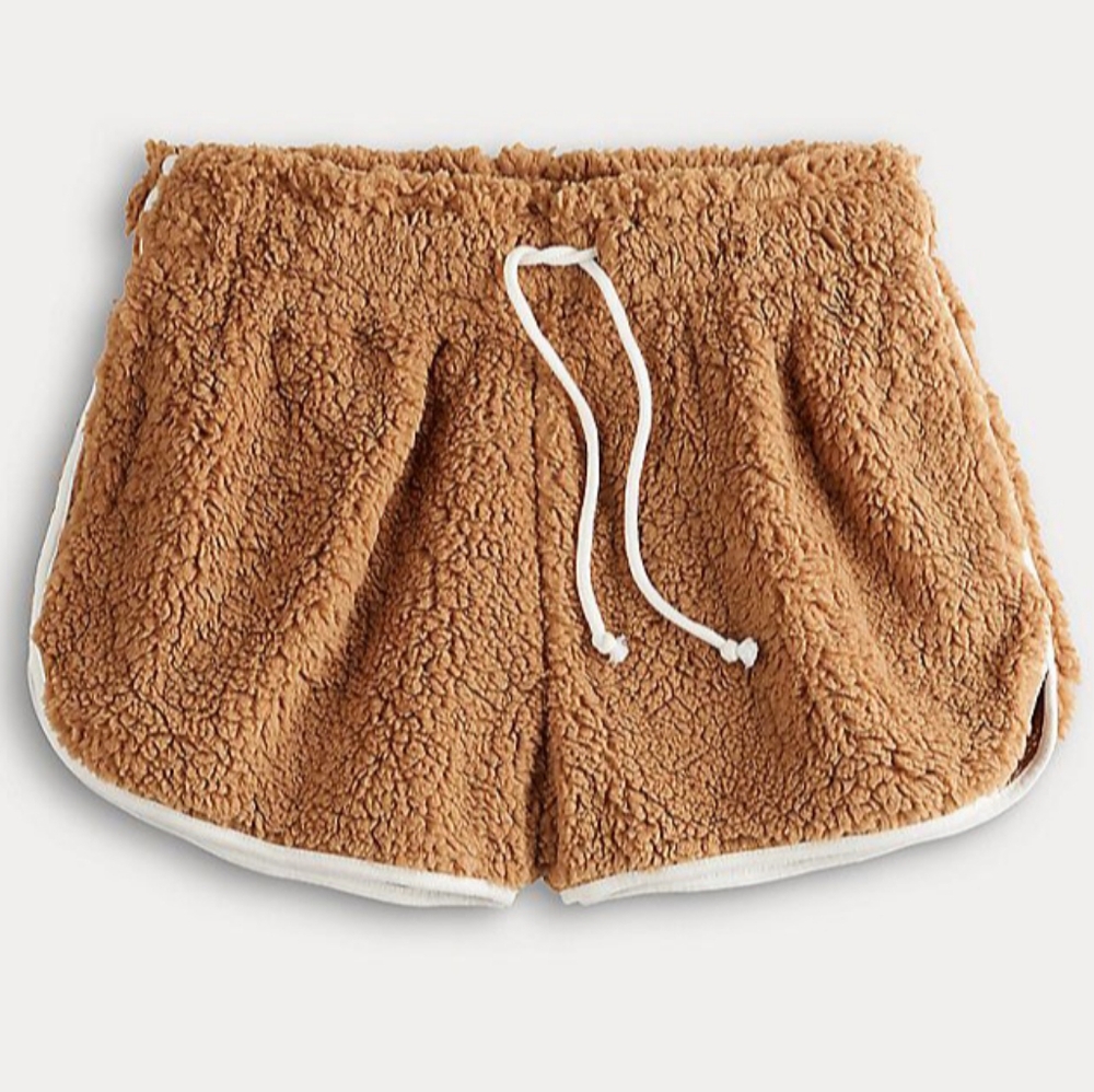 Junior's Madden girl contrast Tipping Dolphin shorts. Color,Macroon - Picture 5 of 5